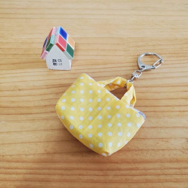 中までかわいいミニチュアトートバッグのキーホルダー バッグチャーム イエロードット