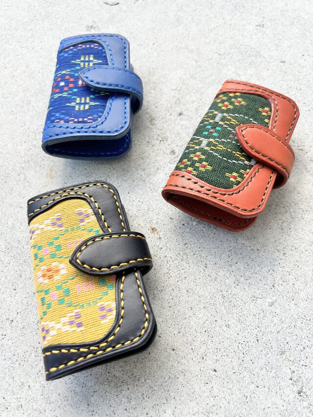 読谷花織×イタリアレザーの二つ折りキーケース　　3パターン