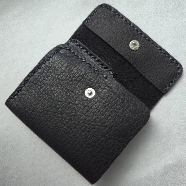 鹿革の三つ折り財布 ブラックオニキス | iichi 日々の暮らしを