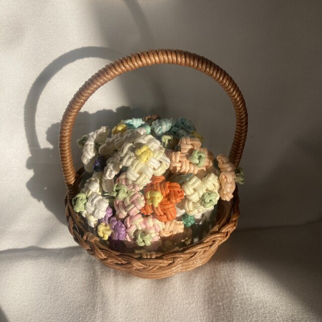 【お花増量しました】クラフトバンド製、かごとお花のオブジェ
