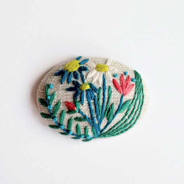 小さなお花の刺繍ブローチ・botanical#397 | iichi 日々の暮らしを