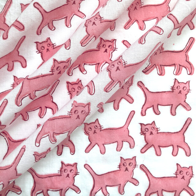 インド ブロックプリント生地 [50cm単位] キャット ピンク ライトホワイト地ファブリック 猫 ねこ IF0353
