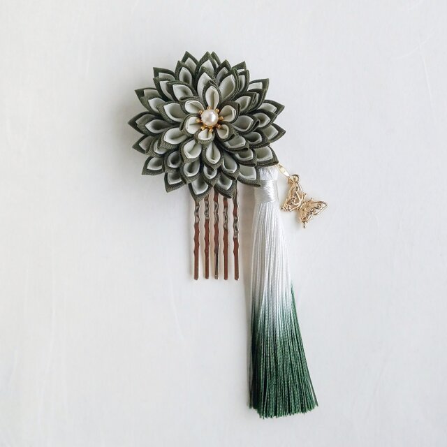 つまみ細工の花と蝶の髪飾り　タッセル付き　グリーン　《浴衣、七五三、成人式、着物》