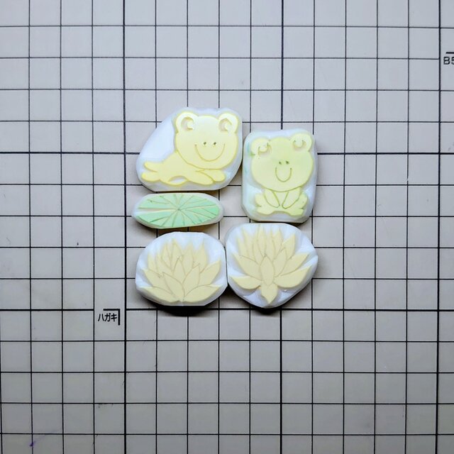 消しゴムハンコ♡ 消しゴムはんこ「蓮の花・カエル」5個 | iichi 日々の暮らしを心地よく