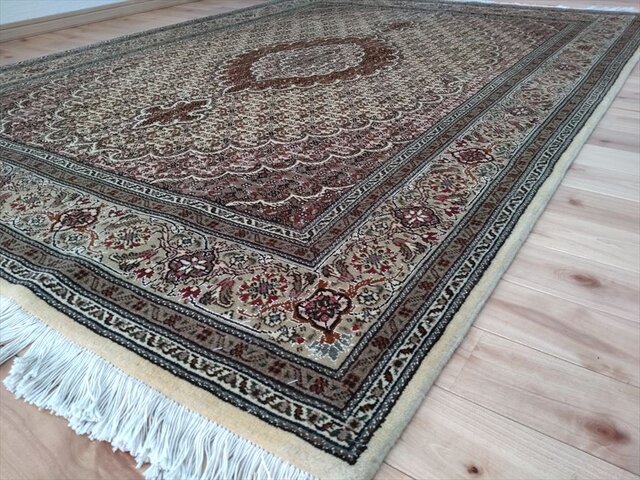 ペルシャ絨毯 タブリーズ産 マヒデザイン 208×148㎝ TS3761