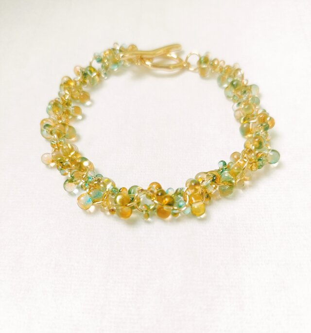 秋風のように清々しいイチョウ色のチェコビーズブレスレット