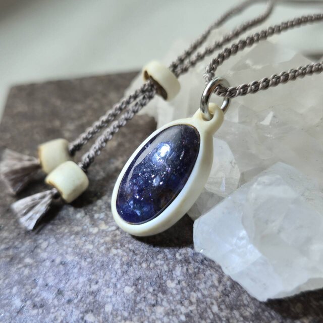 鹿の角 アイオライトサンストーンのペンダント#2