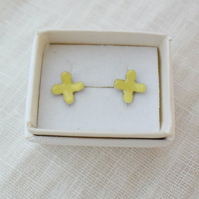 野花のシングルピアス　黄色