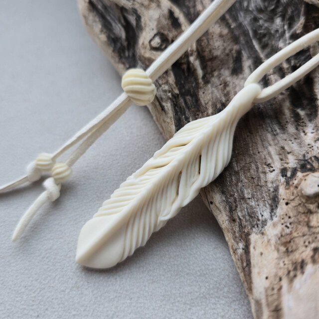 鹿の角 フェザーペンダント #9