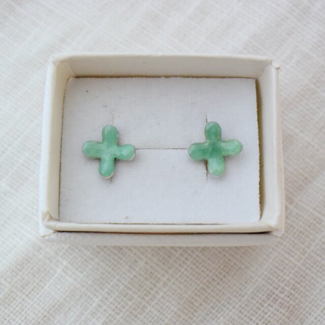 野花のシングルピアス　グリーン