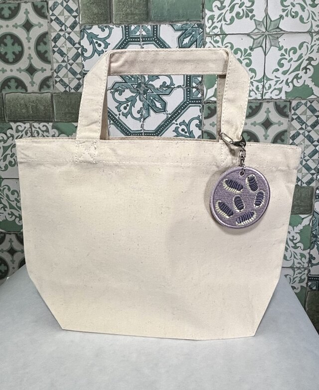 刺繍キーホルダー□フトアゴヒゲトカゲ□ | iichi 日々の暮らしを