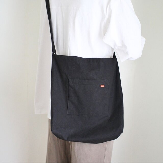 黒の11号帆布ワンショルダーバッグ｜ユニセックス・通勤通学・大容量