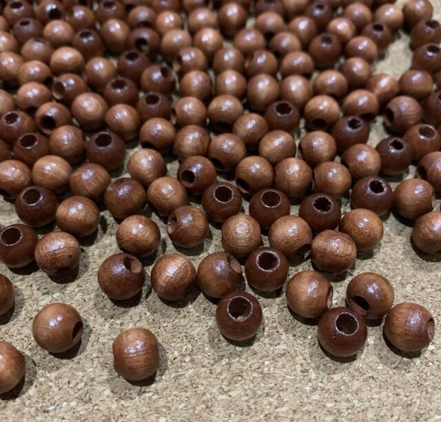 穴が大きめウッドビーズ8mmブラウン210個（おまけ付き） | iichi 日々