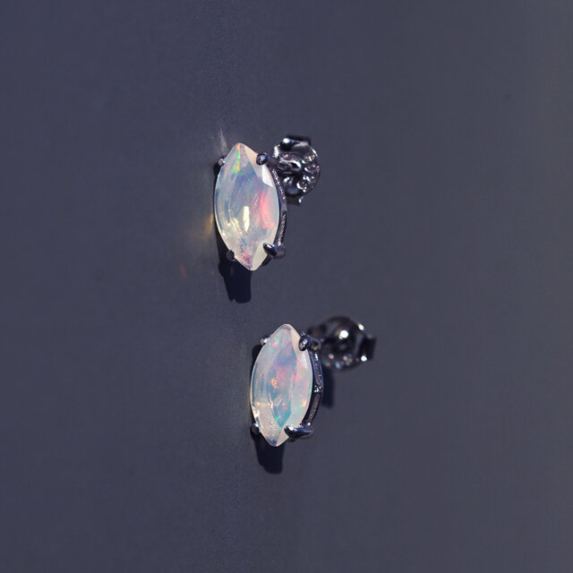 マーキスカットオパールのスタッドピアスSilver925 ～風花（かざはな