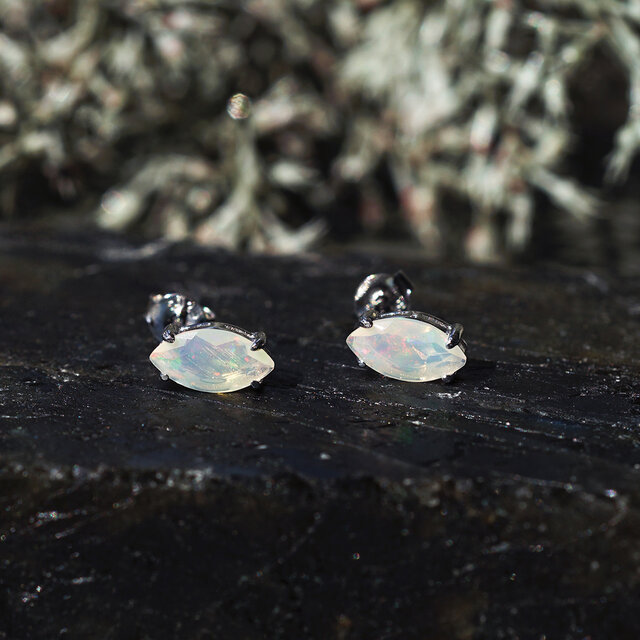 マーキスカットオパールのスタッドピアスSilver925 ～風花（かざはな