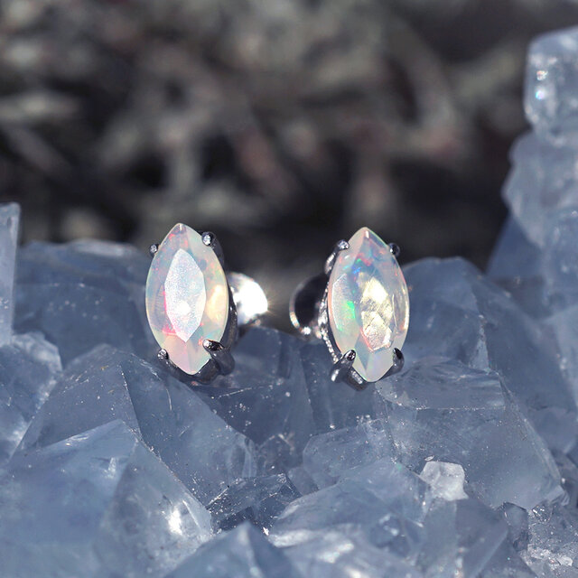 マーキスカットオパールのスタッドピアスSilver925 ～風花（かざはな