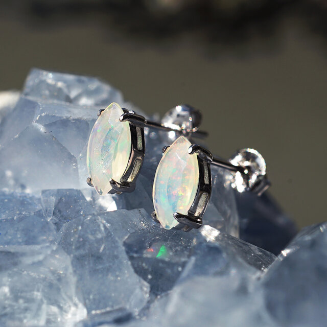 マーキスカットオパールのスタッドピアスSilver925 ～風花（かざはな