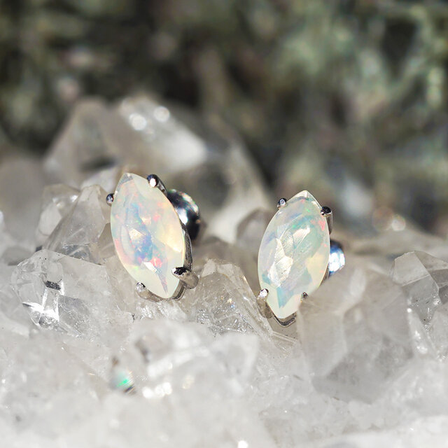 マーキスカットオパールのスタッドピアスSilver925 ～風花（かざはな