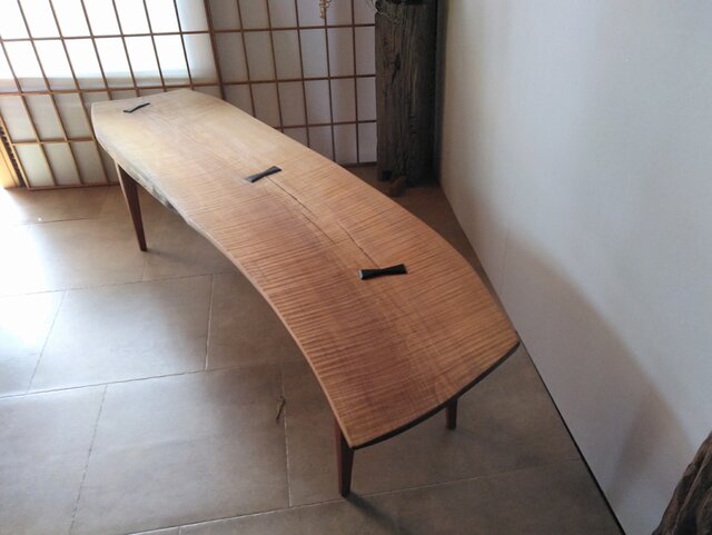 樫・自然木のベンチ 一枚板 | iichi 日々の暮らしを心地よくする