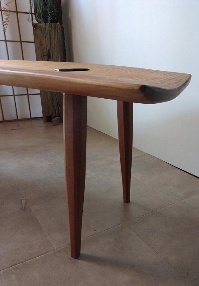 樫・自然木のベンチ 一枚板 | iichi 日々の暮らしを心地よくする