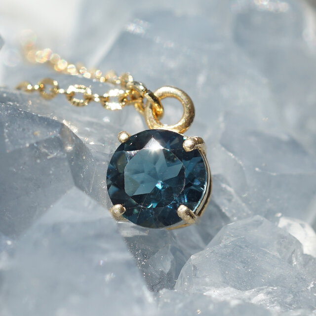 ロンドンブルートパーズの爪留めネックレス★サージカルステンレス50cmスライド　～黎明（れいめい）