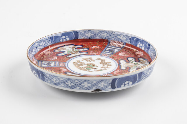 大聖寺伊万里　金襴手　七宝紋に寿紋の図　角皿　N624AS-CUv 大聖寺伊万里 金襴手 寿に捻り紋図 7寸皿 2枚セット