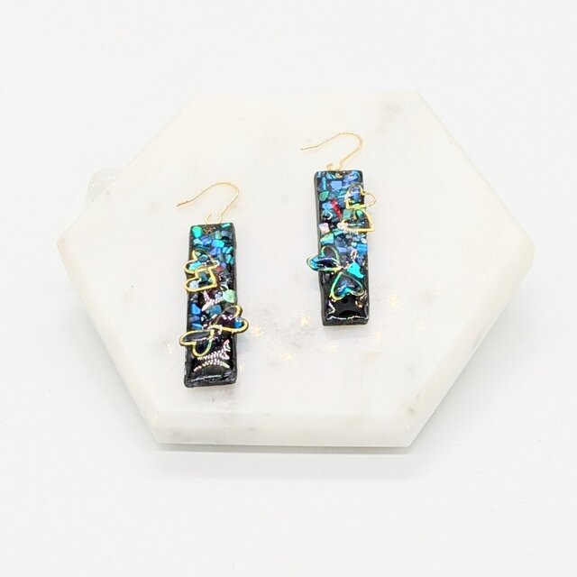 ブルー螺鈿と黒漆とゴールドメタルの流れる短冊のピアス イヤリング