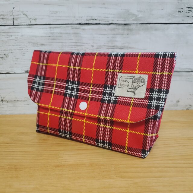 フラップポーチ マルチケース (レッド タータンチェック)