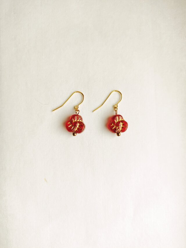 深紅のパンジーが可憐なチェコビーズのピアス