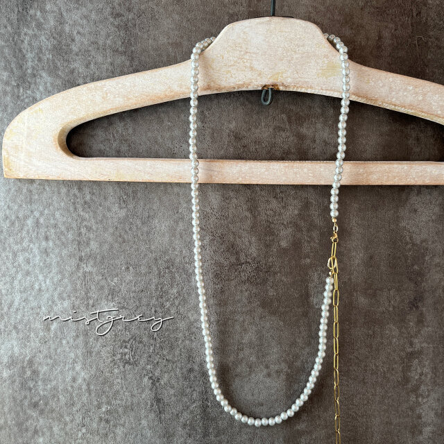 カラー ガラス パール と チェーン の ネックレス ・ ミストグレー