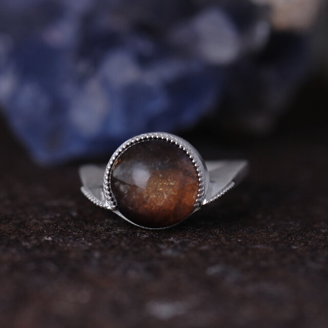 アイオライトサンストーンのΩフェイスリング