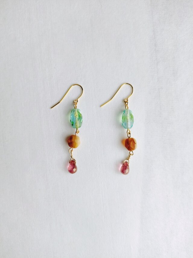 甘いスイーツを繋げたチェコビーズのピアス