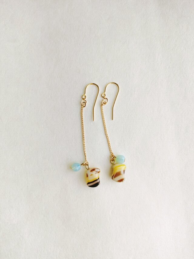 お菓子のようなチェコビーズのピアス