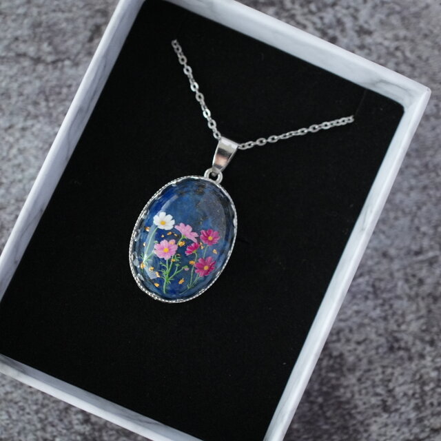 （ラッピング無料）ラピスラズリとコスモスのペンダント　秋桜　 ネックレス 金箔 24k