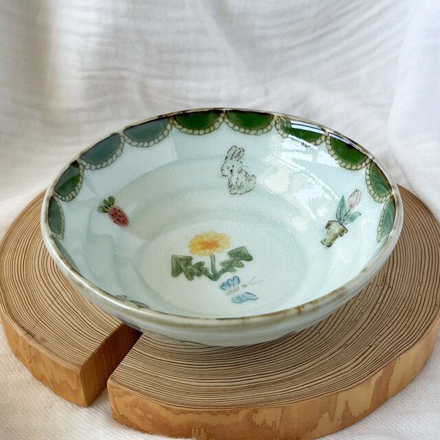 チコロット❤️三つ足浅鉢❤️すべて手描き❤️染付け❤️一品盛り❤️中鉢❤️フリーボウル❤️bowl❤️モチーフいっぱい