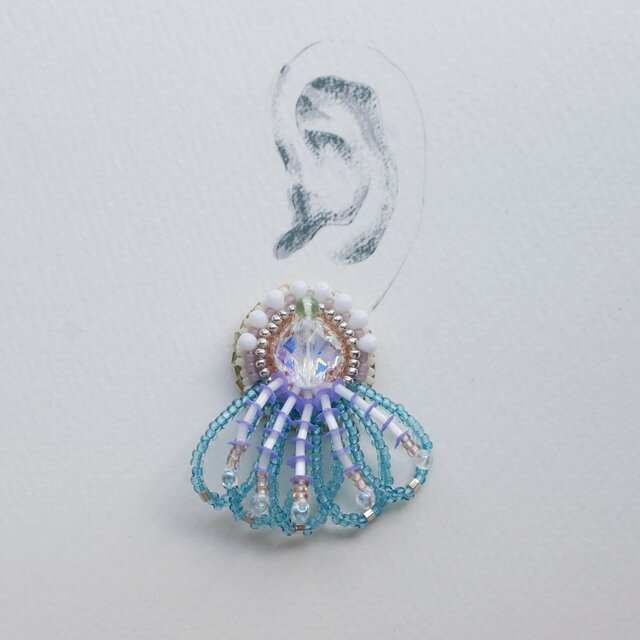 ビーズ刺繍の豪華なフリンジイヤリング／ピアス｜No.1｜クラゲのような