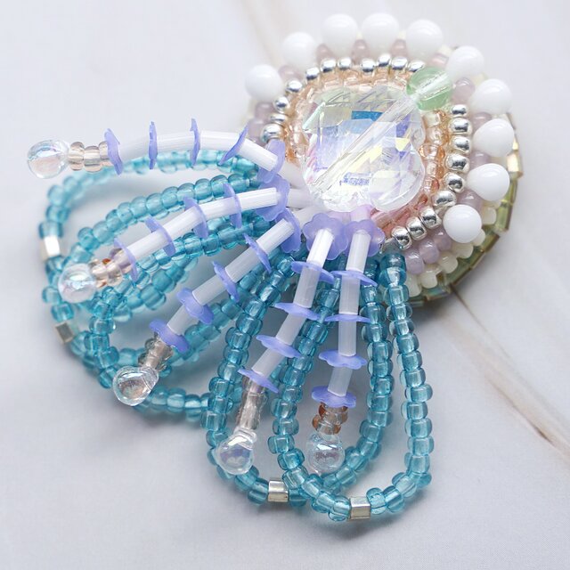 ビーズ刺繍の豪華なフリンジイヤリング／ピアス｜No.1｜クラゲのような
