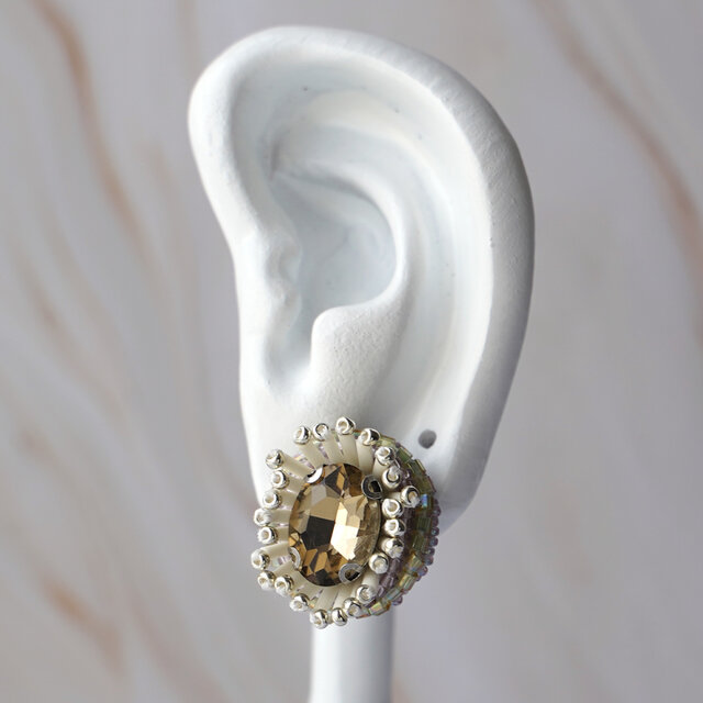 おしゃべりなピアス・イヤリング59｜イエローのビジュー×グリーン×大ぶり×選べる金具×ビーズ刺繍×サージカルステンレス