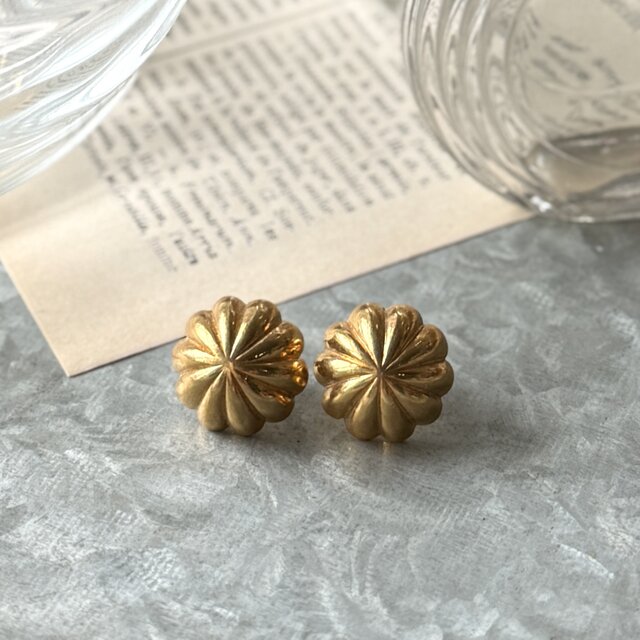 PA422-【 AVON 】エイボン・ヴィンテージピアス Gold Tone Domed Flute Burst