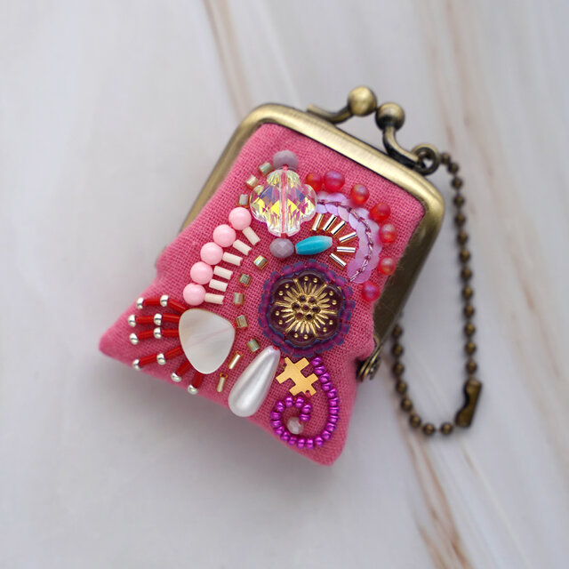 小さなビーズ刺繍のがま口 No.72|ピンクのガーゼ|ネックレス 小さなビーズ刺繍のがま口 No.72|ピンクのガーゼ|ネックレス