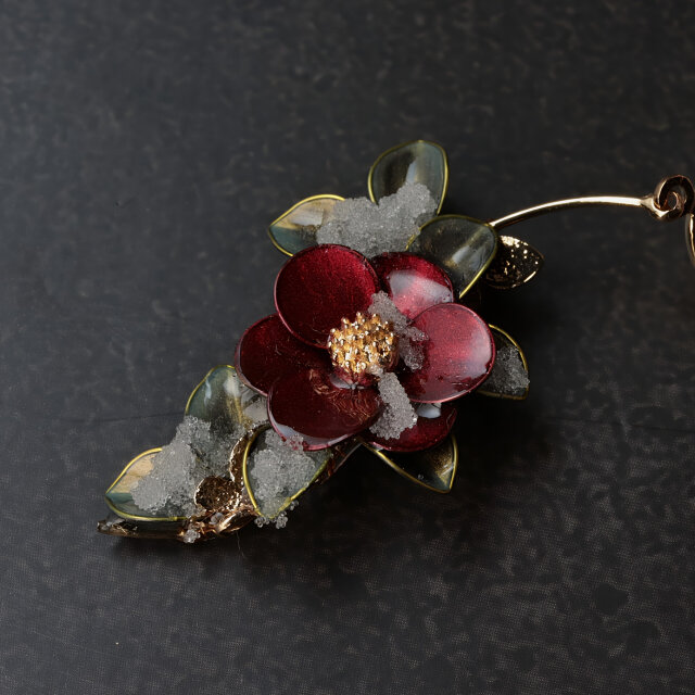 雪椿ピアス/イヤリング | iichi 日々の暮らしを心地よくする