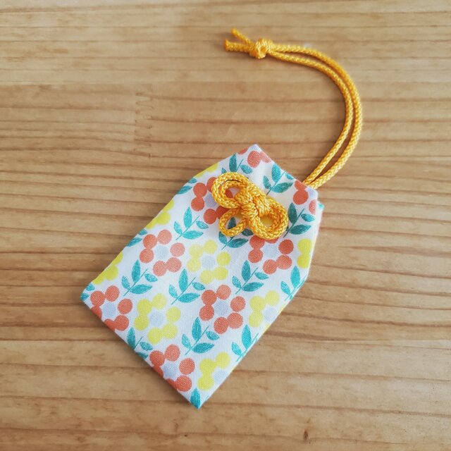 願いが叶うお守り袋 (花柄 オレンジ)