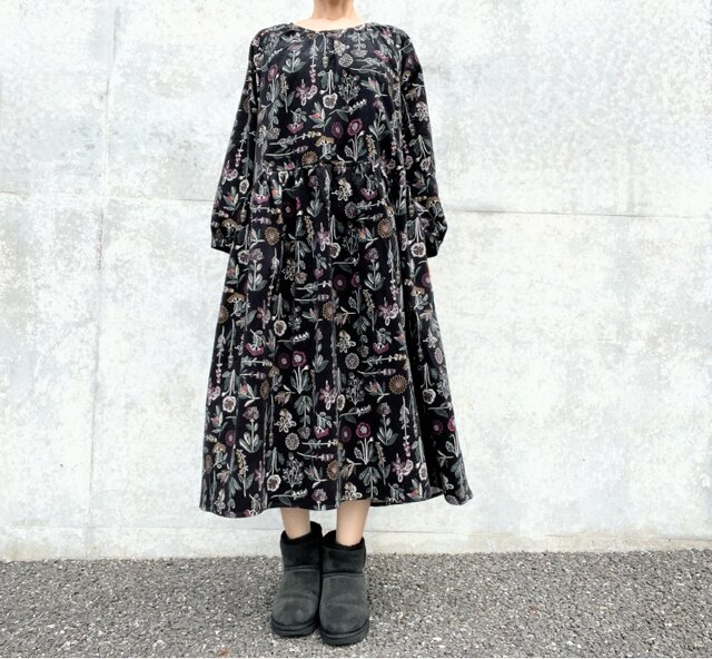 handmadeコーデュロイワンピースfreeYUWA花柄 長袖 刺繍調の優しい花柄