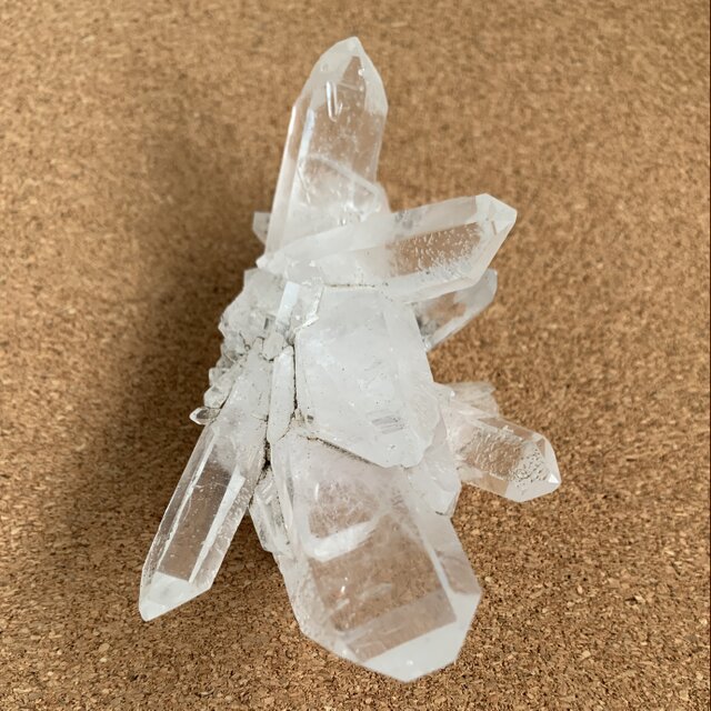 虹入り水晶クラスター | iichi 日々の暮らしを心地よくする