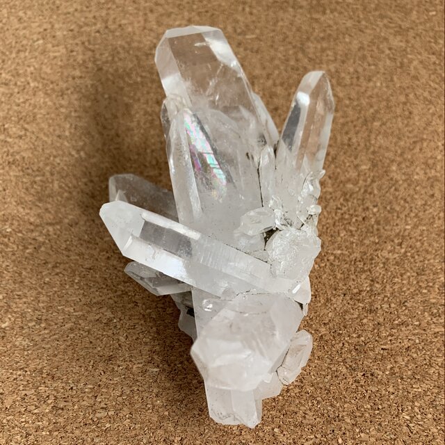 虹入り水晶クラスター | iichi 日々の暮らしを心地よくする