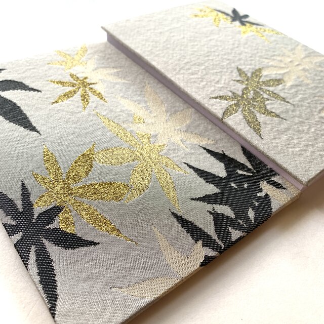 『もみじ』　一点物作品　金襴織物御朱印帳　B6大判サイズ　紅葉　赤葉　季節　厳粛　平安　吉祥　蛇腹御朱印帳　桐生織物