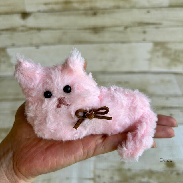 大人かわいい♡くつろぎ猫ちゃんぬいぐるみ(ピンク) エコファー