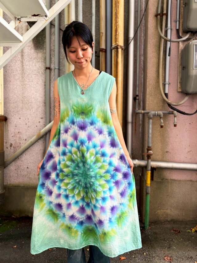 タイダイ ノースリーブワンピース 幻想的な大曼荼羅 千草色 HD24-86