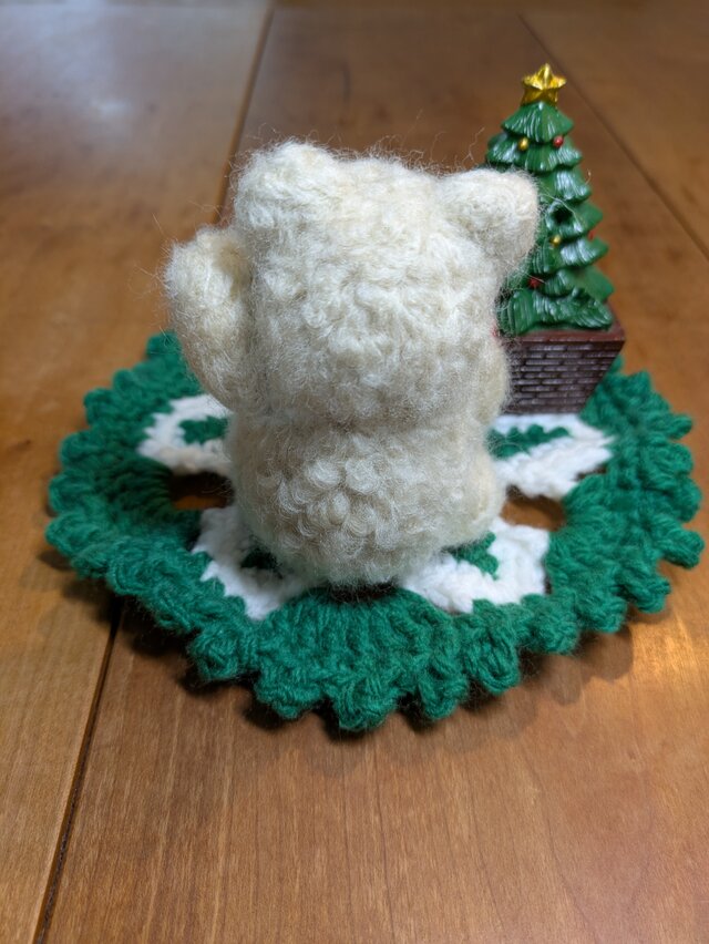 受注制作】クリスマス 真っ赤なりぼんのくまちゃん（羊毛フェルト 置物