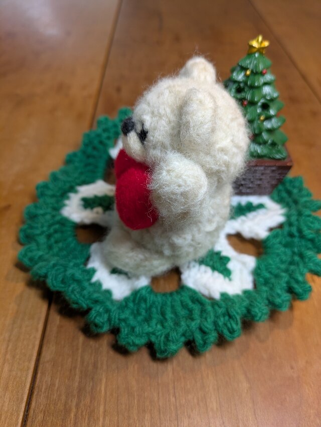 受注制作】クリスマス 真っ赤なりぼんのくまちゃん（羊毛フェルト 置物